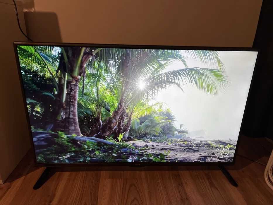Televizor LED LG, 107 cm, Full HD - Garantie + suport perete