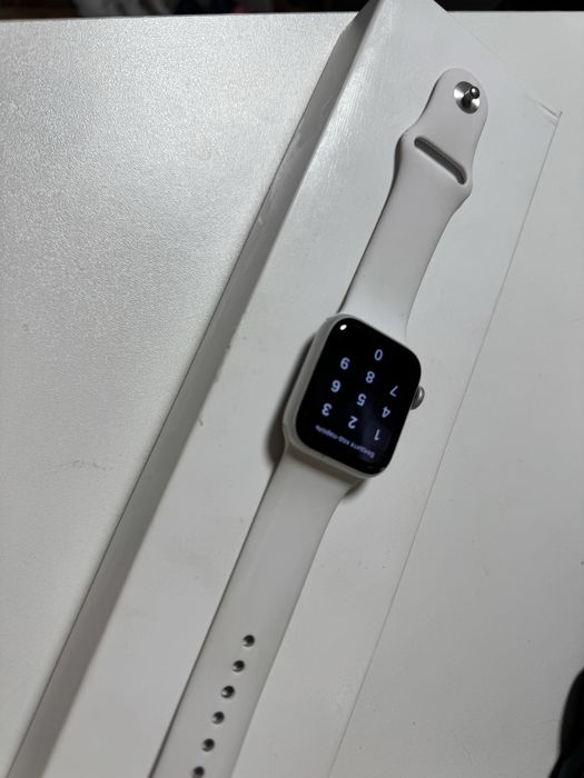 Apple Watch SE 40 мм