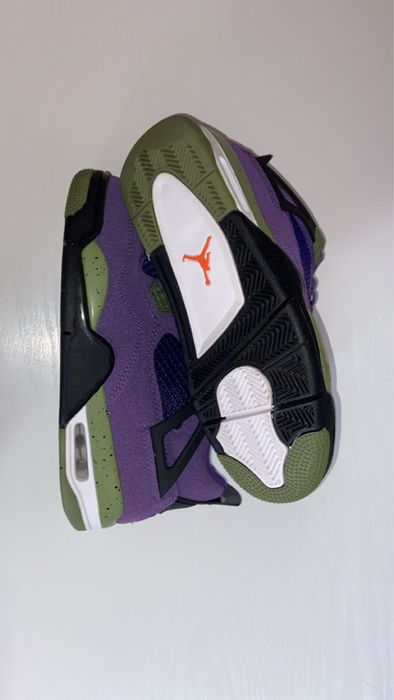 Jordan 4 Retro.