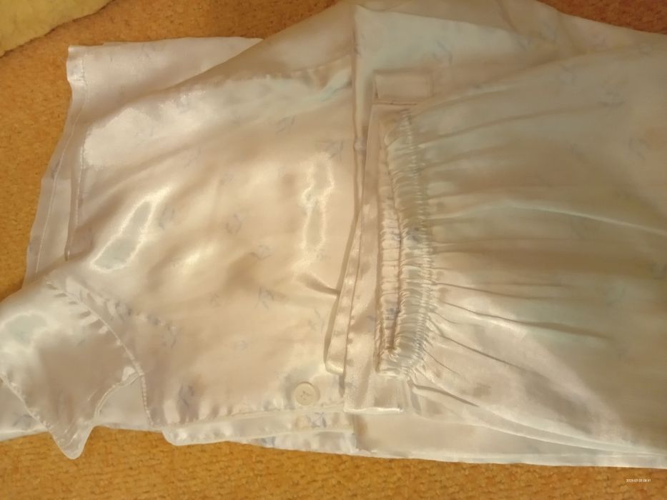 Vând pijamale dama și halat baie