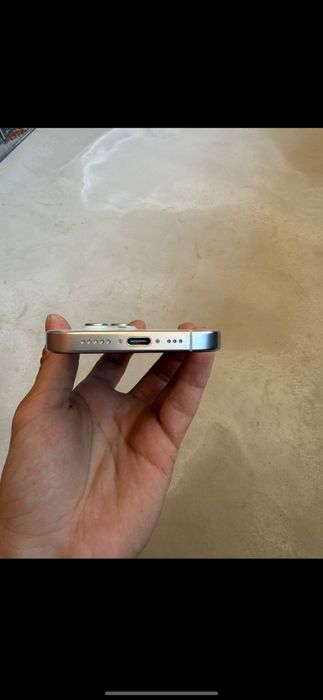 iPhone 15 pro 256gb akb 82