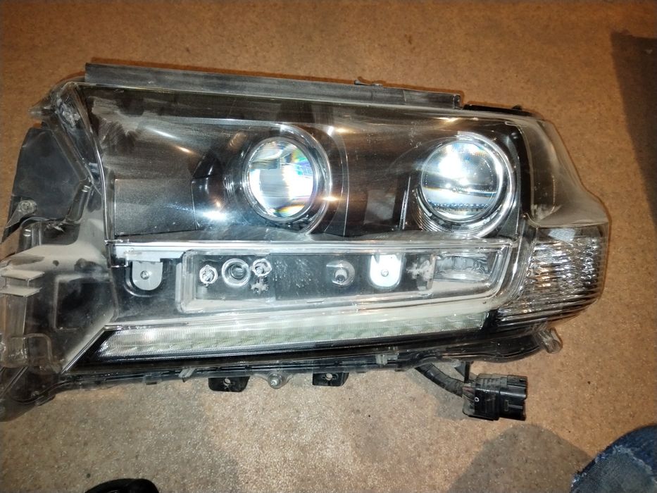 Фара Ланд крузер 200