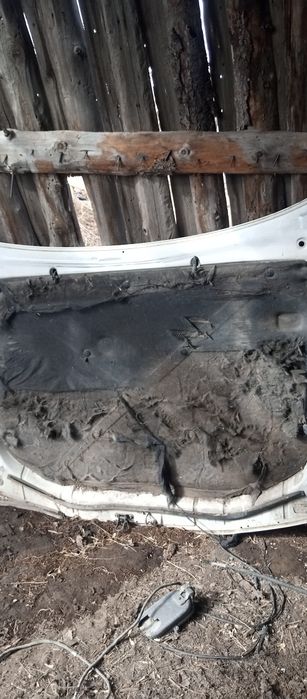 Продам капот на тойоту Авалон 95