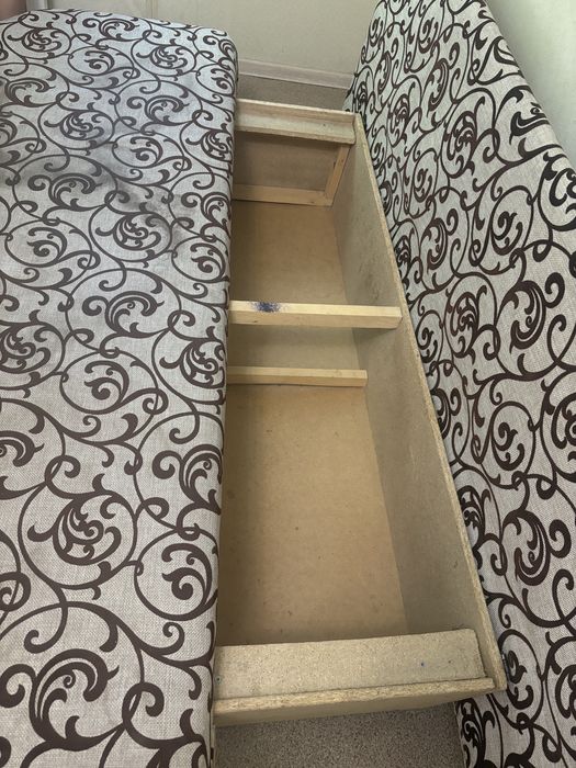 Продам диван с пуфиком