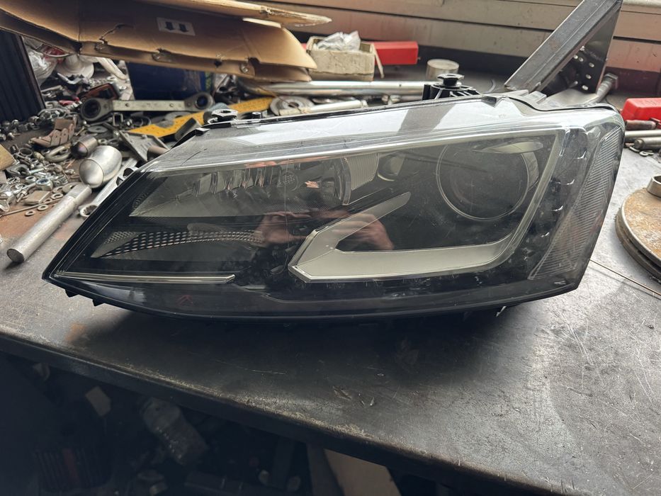Фарове за Volkswagen Jetta