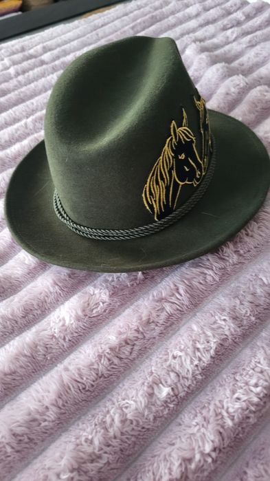 Vând palarie noua adusa din Germania  marime universala