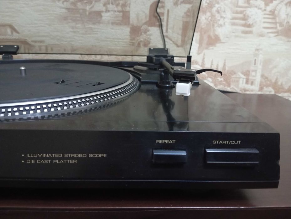 Продам проигрыватель винил дисков GARRARD.