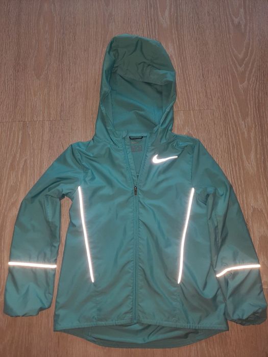 Оригинална ветровка Nike