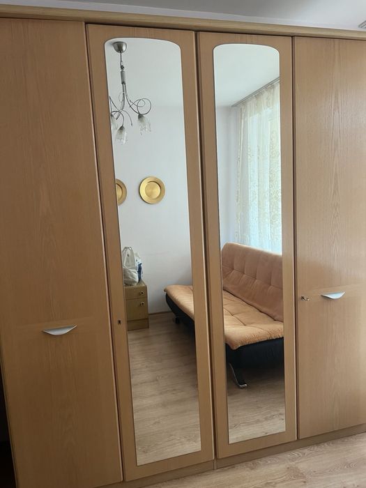 Четирикрилен гордероб