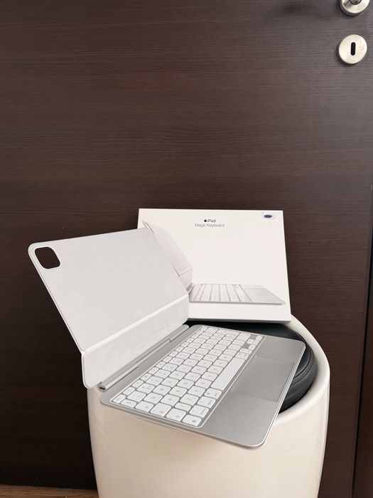 Magic Keyboard pentru iPad Pro 11"