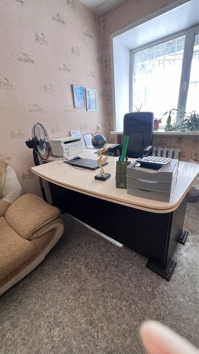 Продам  стол офисный