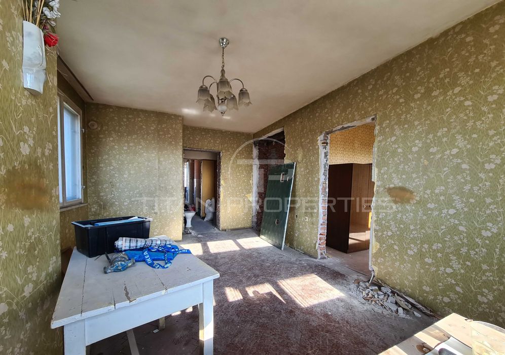 Продава се Тристаен апартамент в Пловдив, Съдийски - 68 кв.м за 1383 €/кв.м - Снимка #2