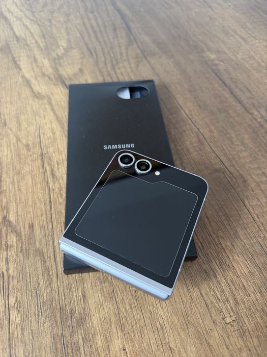 Samsung Galaxy Z Flip 6