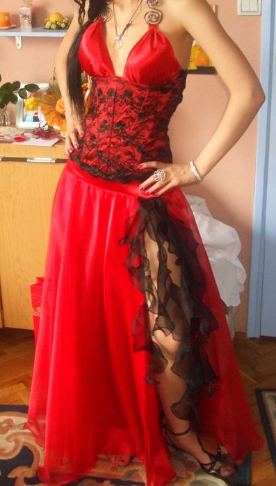 Сатенена бална рокля