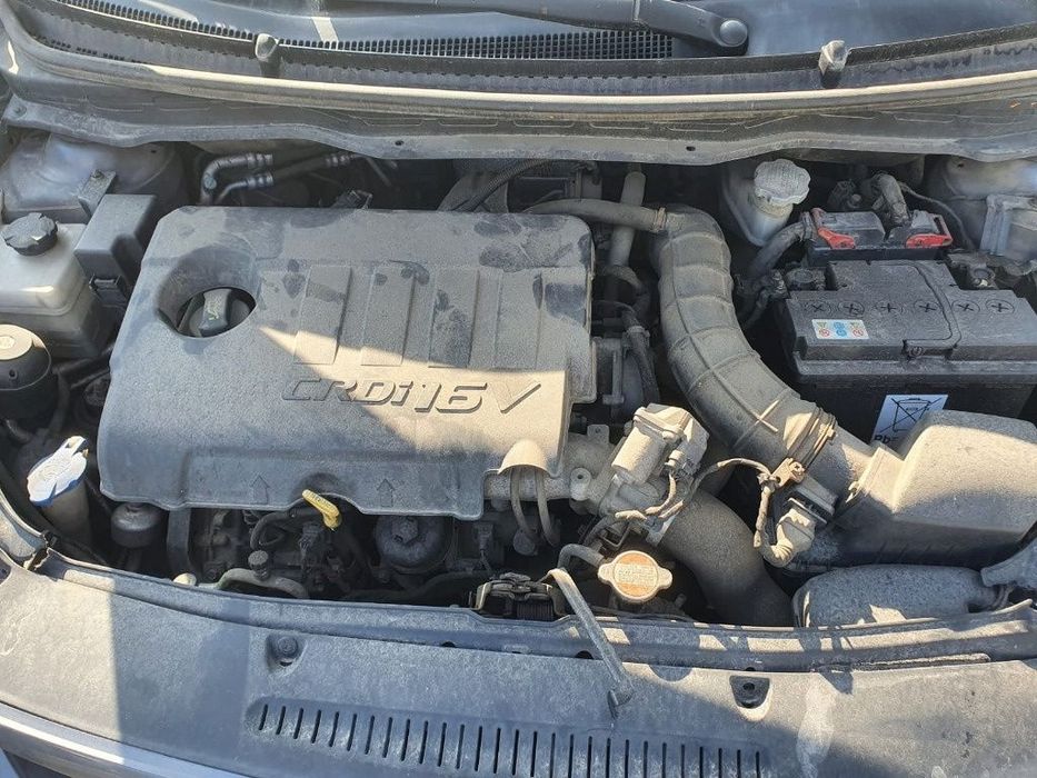 bara fata spate capota trager calandru haion stop tripla far oglinda stanga dreapta Hyundai i20 motor 1.4crdi 75cp D4FC Dezmembrez