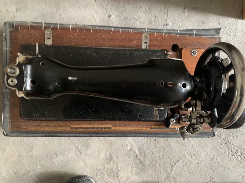 машина Сингер и още две,току що се появи и втори Сингер,а цената е мм