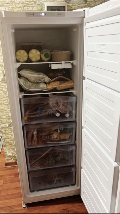 Морозильник 6 камерный. Почти новый