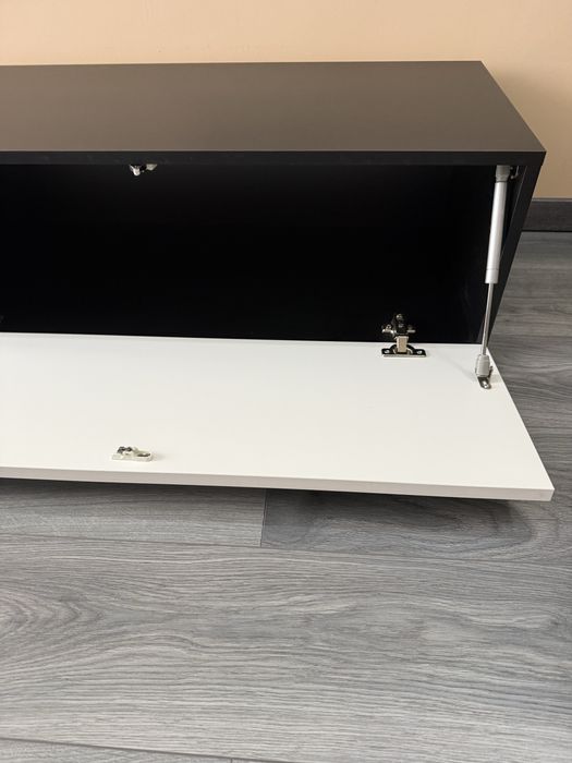 Шкаф бял Гланц черен мат