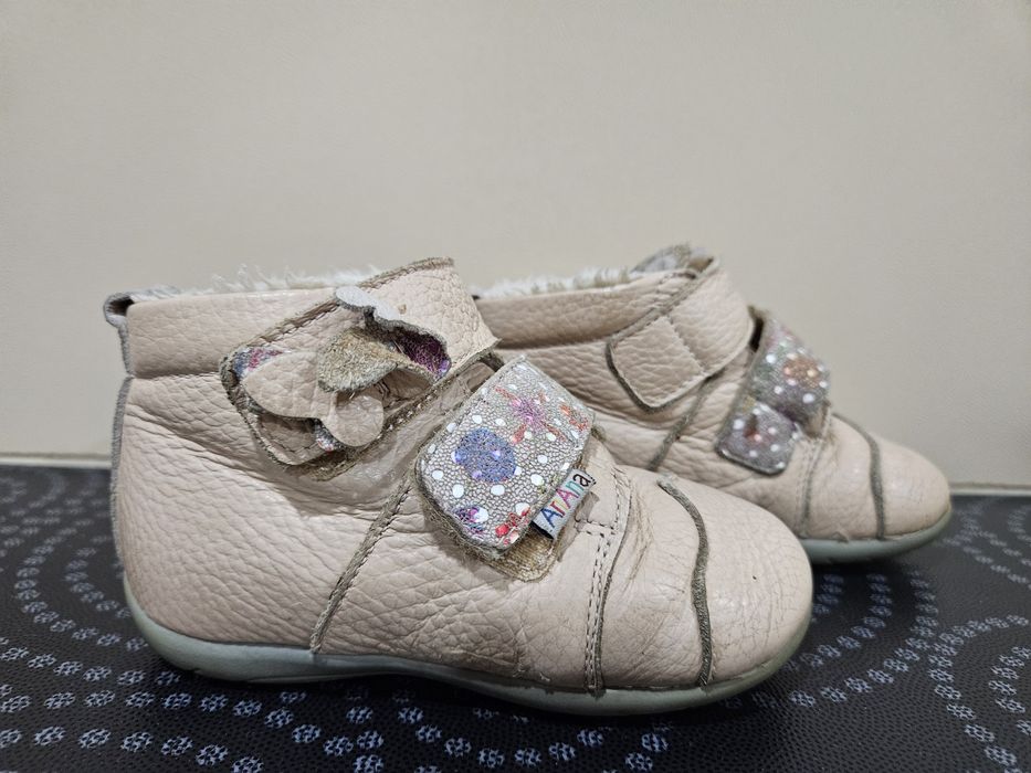 Ghete de piele, imblanite pentru fetite, marimea 23