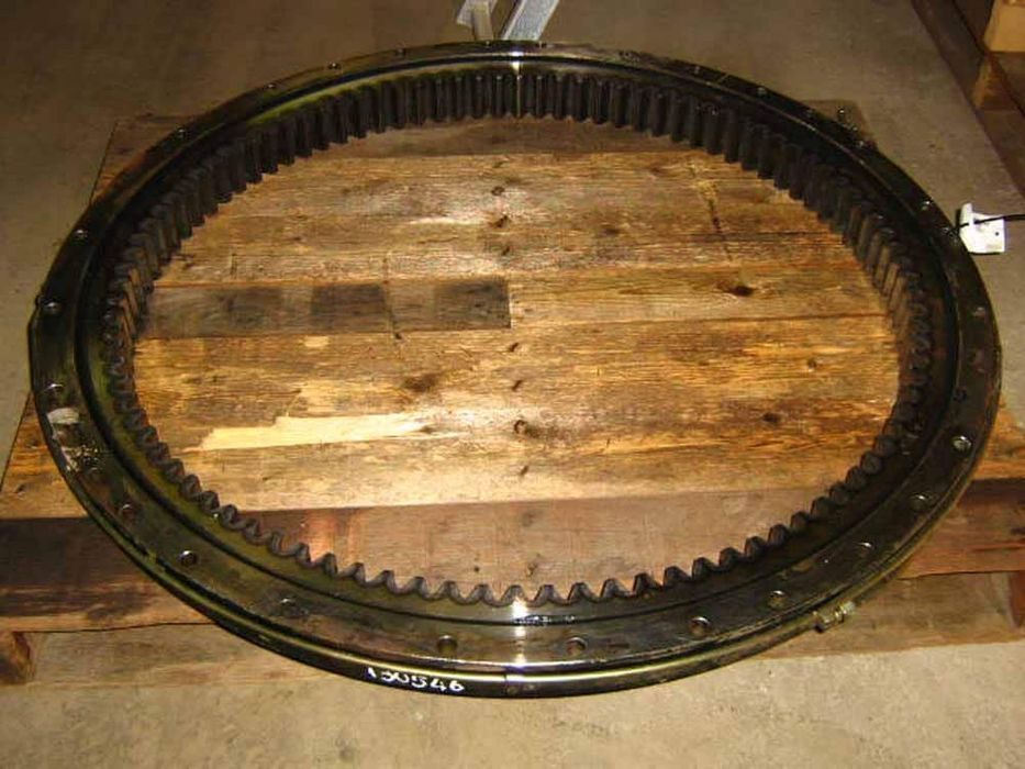 coroana de rotire pentru jcb js240