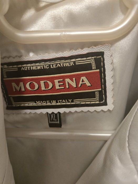 Vând geacă piele albă Modena, Italia