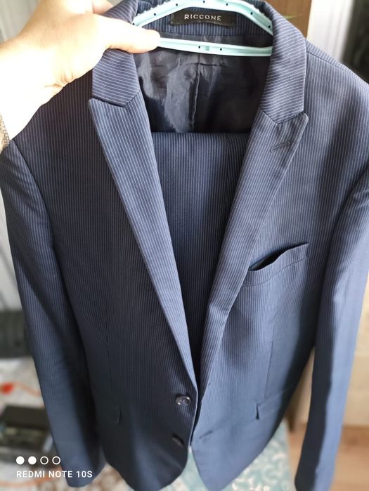 Продам костюм школьный