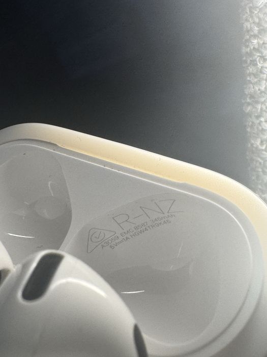 Оригинални Airpods 4 ANC в гаранция + кейс подарък