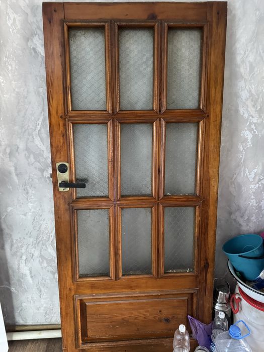 Продам двери межкомнатные.