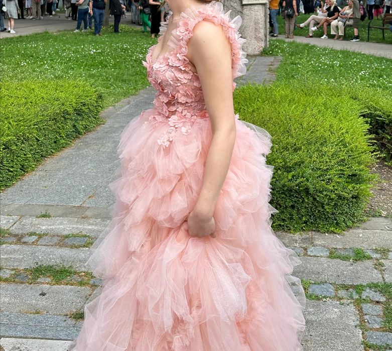 Бална розова рокля