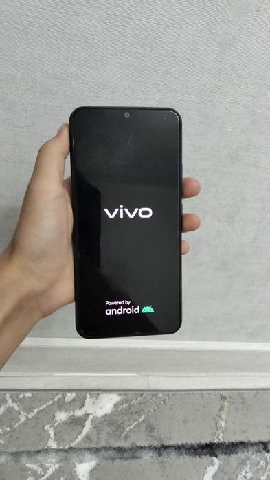 Продаю телефон VIVO Y12 синий