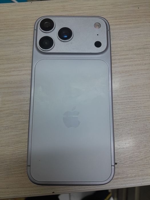 Apple 17 pro max продаю срочно