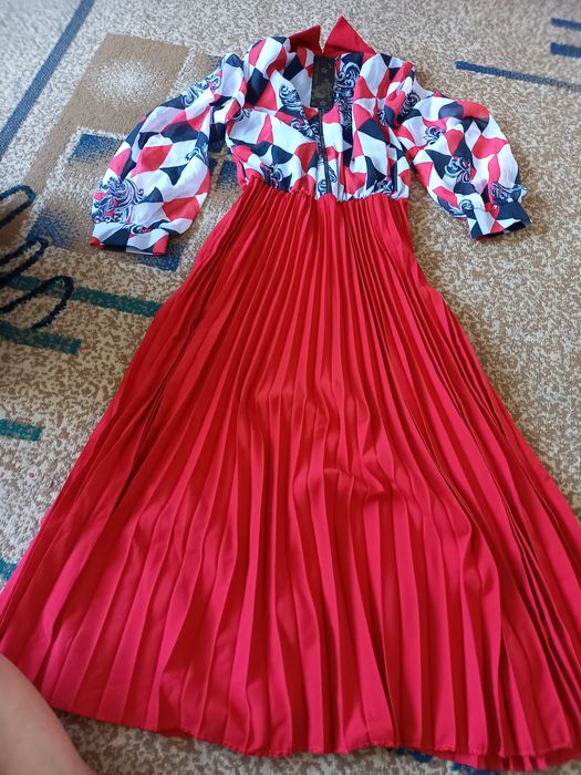 Продам женские платья