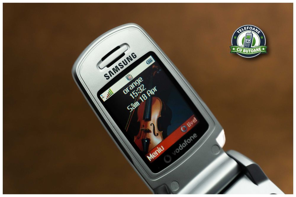 Telefon cu Clapeta M300 (nu Nokia 8800 Nokia 6700 Nokia arte Motorola