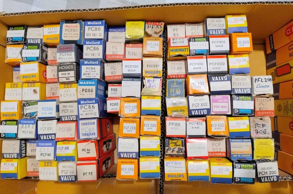 Lampi audio NOS: ECC81 ECC82 ECC83 (12AX7) 6V6 6L6 / 6SN7 6SL7 12SN7 / 6CG7 6GU7 / EL34 EL84 EL95 / EF86/ ochi magic EM / redresoare EZ80 EZ81 5Y3 etc