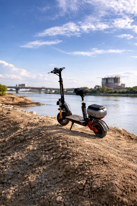 Продам электросамокат куга м 5 про