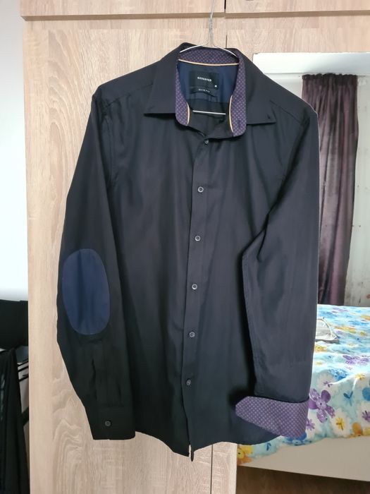 Camasa neagra  cu motive mov,Reserved