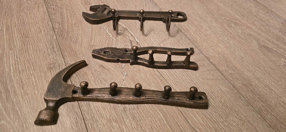 Чугунени закачалки– Три вида декор.