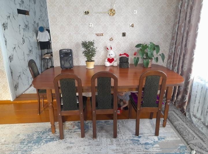 Продам стол и 6 стульев