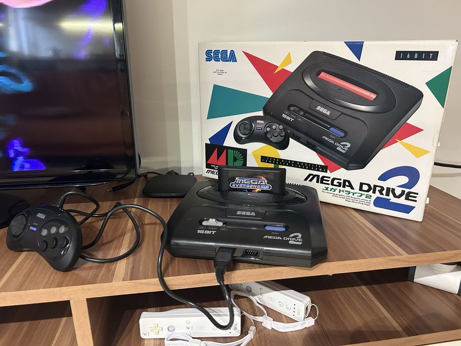 SEGA Mega Drive 2 original, import din Japonia — set complet in cutie originala!