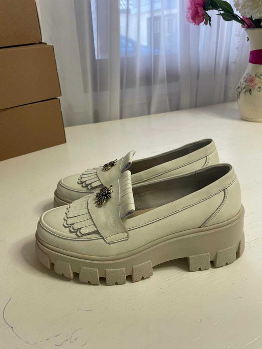 Mocasini piele naturala,200 ron,34 nr