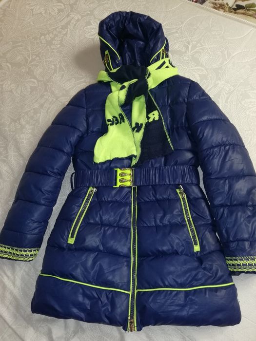 Продам куртки на девочку