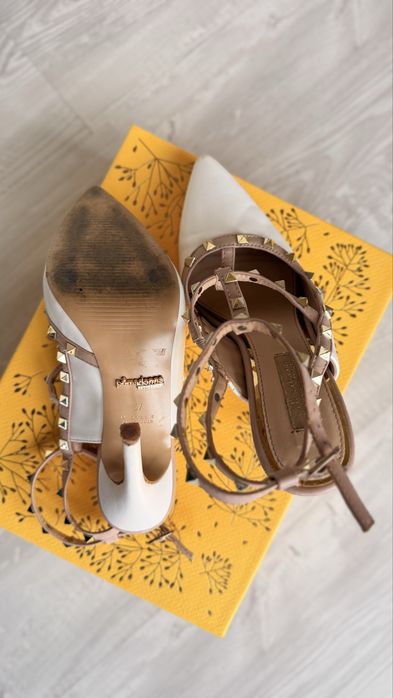 Pantofi stil Valentino