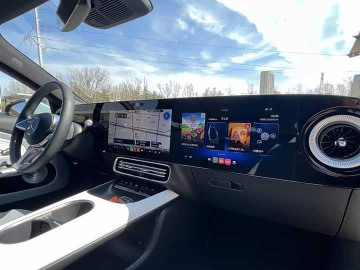 Mercedes-Benz CLA 300L PHEV 2025