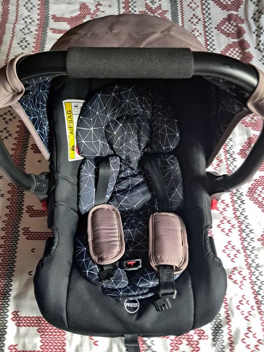 CHIPOLINO бебешко кошче столче за автомобил черно с кафяво КАТО НОВО