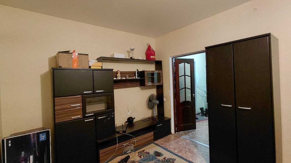 Продам 2 ком кв мкр АЭРОПОРТ