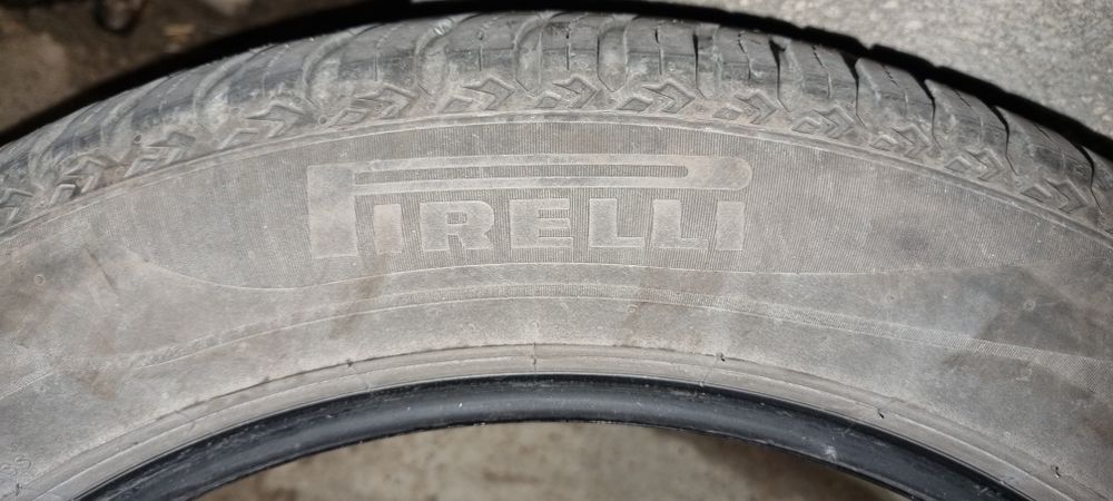 Vând doua cauciucuri