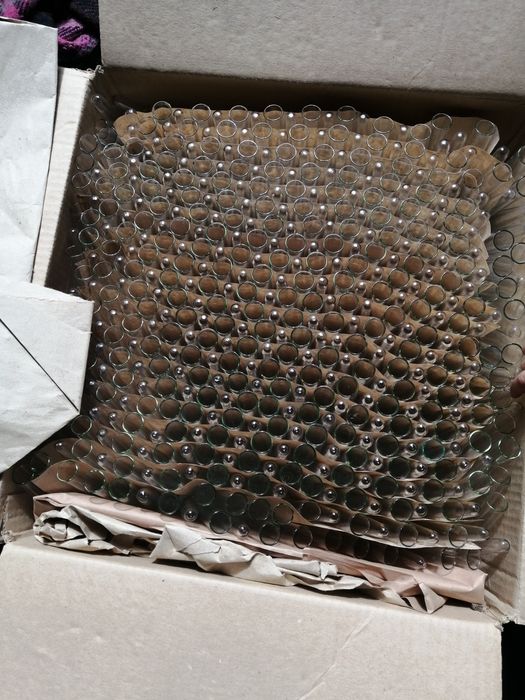 Пробирки, пипетки.