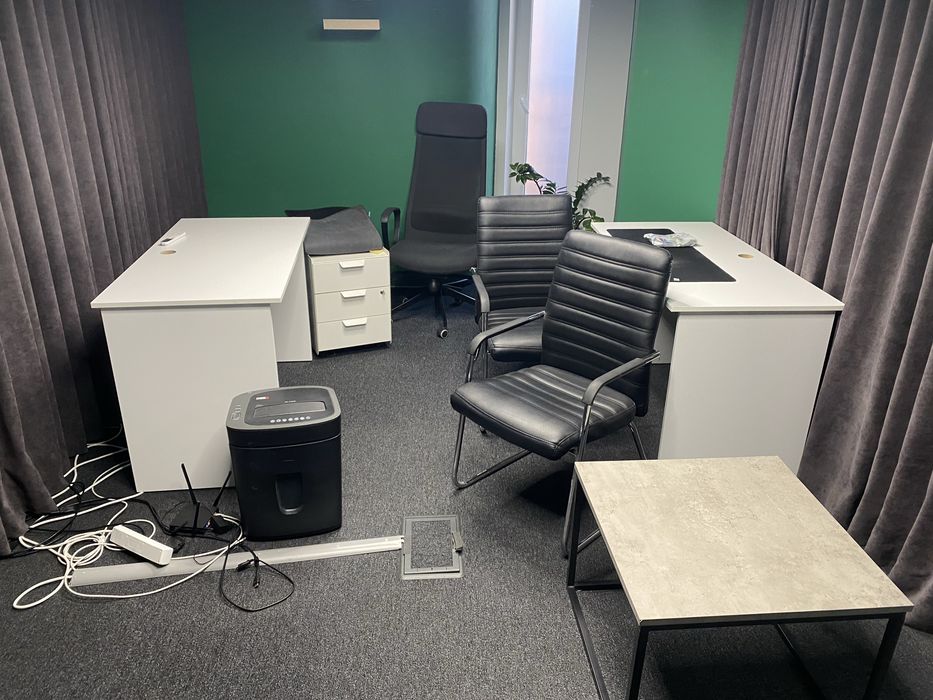 Mobilier și echipamente de birou – Birouri IKEA, Scaune Markus, Rollbox-uri, Distrugător documente