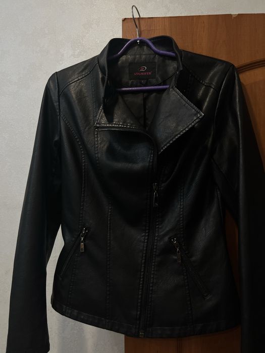 Продам женскую кожанку