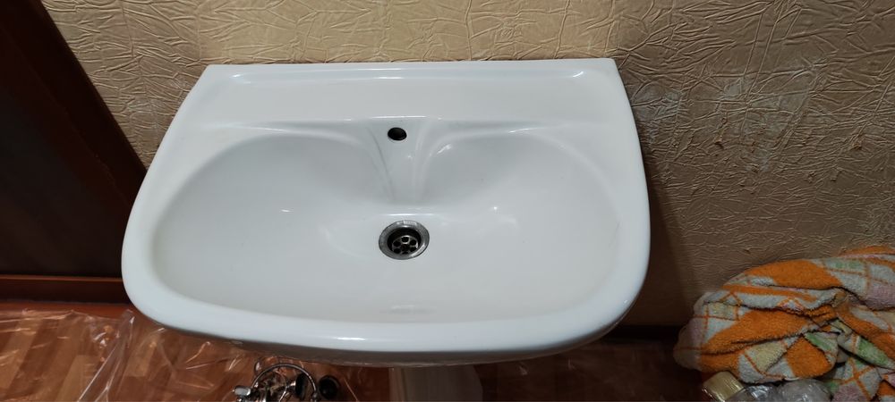 Продам раковину на пьедестале